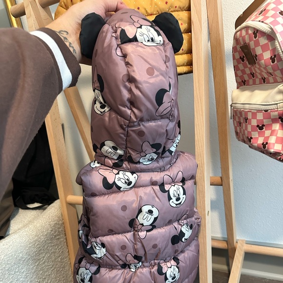 Minnie Mouse printed mauve colored puffer vest with hood and ears - Picture 5 of 10